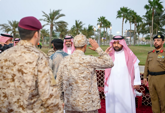 أمير جازان ونائبه يشاركان قادة ومنسوبي القطاعات الأمنية إفطارهم الرمضاني بالميدان 1 88 3 4