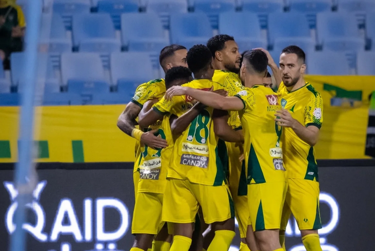 جوشوا كينغ يقود الخليج لاكتساح الرياض برباعية في دوري روشن 1 888 108