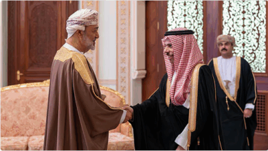 نقل تحيات الملك وولي العهد ... سلطان عُمان يستقبل وزير الخارجية 2 888 129