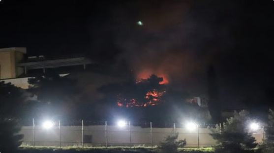 السيطرة على حريق في خزاني وقود بمطار الكويت بعد هجوم معادٍ 1 888 2 14