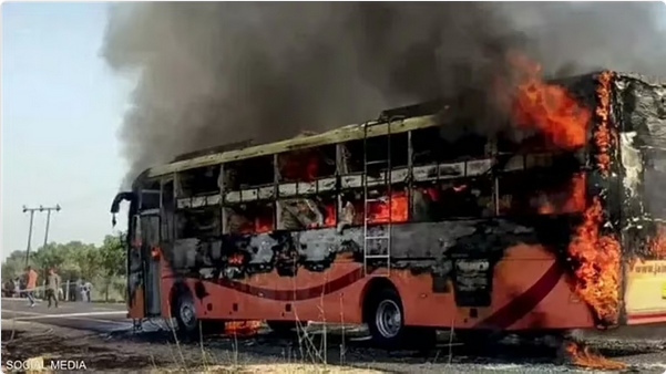 مأساة في الهند: 20 قتيلاً جراء احتراق حافلة ركاب بالكامل في ولاية راجستان 1 888 2 6