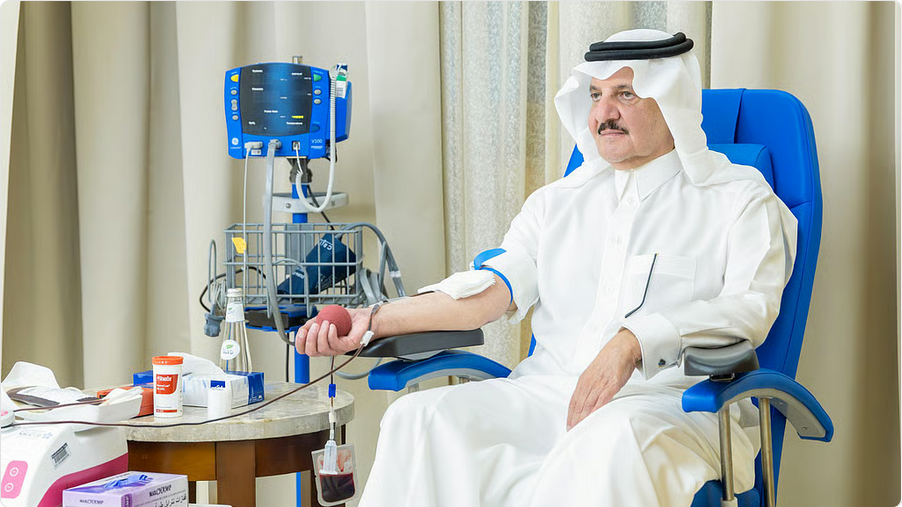 "أمير الشرقية" يشارك في الحملة الوطنية للتبرع بالدم التي أطلقها سمو ولي العهد 1 888 83