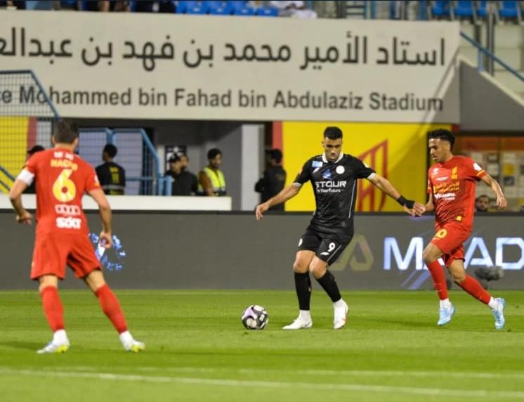 الشباب يفرّط في الفوز أمام القادسية ويكتفي بالتعادل في مواجهة مثيرة 1 888