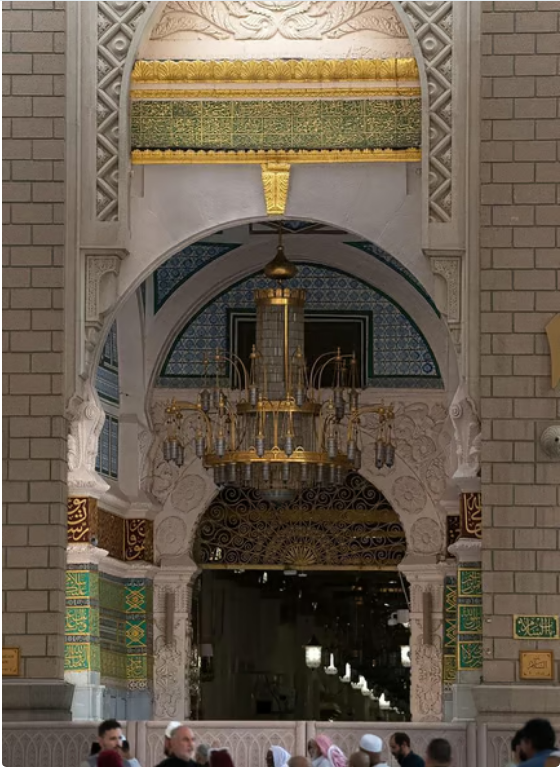 باب السلام في المسجد النبوي.. معلم معماري يجسد جمال الفن الإسلامي 1 8888 96