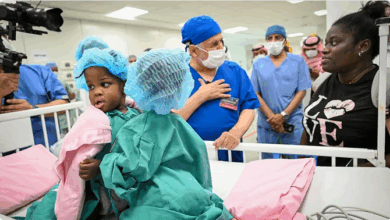 بدء المرحلة الأولى من فصل التوأم السيامي الجامايكي "أزاريا وأزورا" في الرياض 5 9 2 11