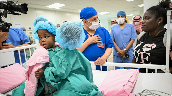 بدء المرحلة الأولى من فصل التوأم السيامي الجامايكي "أزاريا وأزورا" في الرياض 1 9 2 11