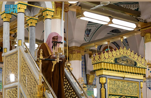 خطيب المسجد النبوي يحذر من "البطر والتفاخر" ويصف الكبر بأنه داء يكسر قلوب الضعفاء 1 9 2 6
