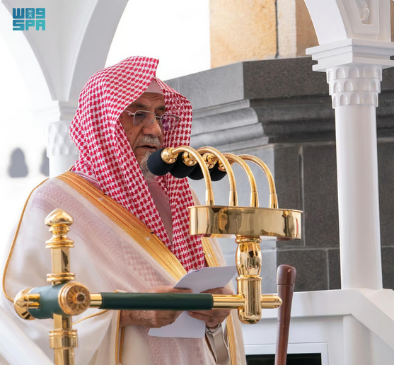 ابن حميد يبيّن في خطبة الجمعة أن صلاح القلوب بالإيمان والزهد والقناعة طريق النعيم والطمأنينة 1 9 440