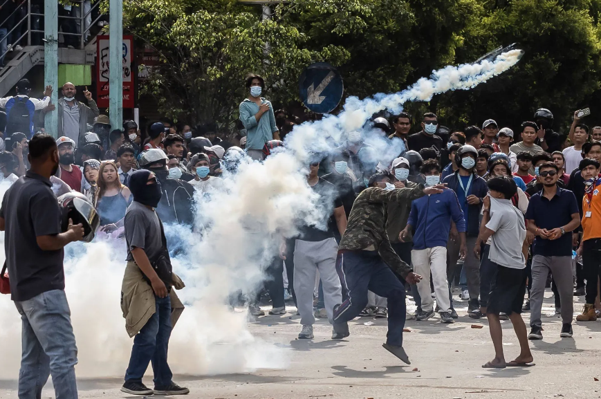 مظاهرات نيبال تخلف 51 قتيلاً وفرار آلاف السجناء 1 99 189