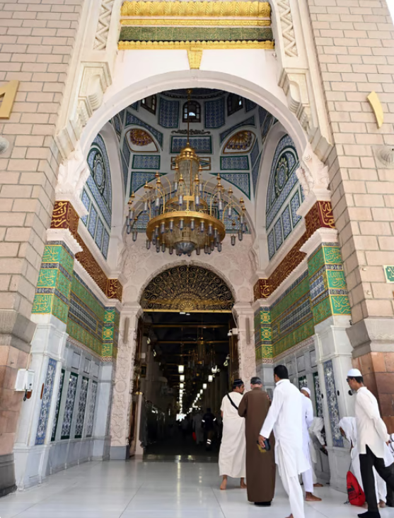 ممر السلام بالمسجد النبوي يخدم أكثر من 70 ألف زائر يوميًا 1 99 2 23