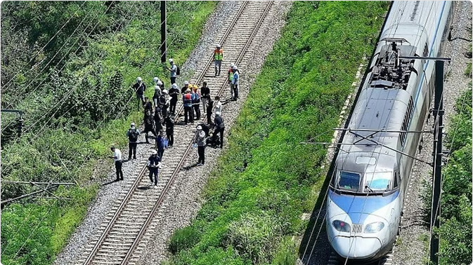 مصرع عاملين وإصابة 4 آخرين في حادث قطار بكوريا الجنوبية 1 999 143