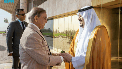 رئيس وزراء باكستان يغادر الرياض وفي مقدمة مودعيه نائب أمير المنطقة 7 999 156