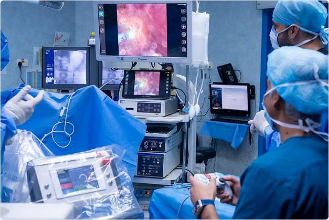 نجاح أول عمليات تنظير حالب روبوتي مرن بتقنية (ILY®) في الدمام الطبي 1 999 181