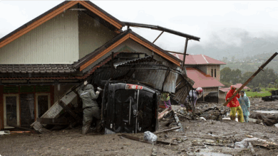 ارتفاع حصيلة ضحايا الفيضانات والانهيارات الأرضية في إندونيسيا إلى أكثر من 500 شخص 6 999 2 19