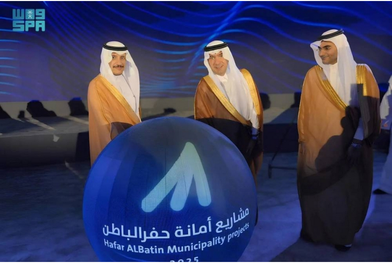 وزير البلديات والإسكان يتفقد المشاريع التنموية في حفر الباطن ويدشّن عدة مشروعات بأكثر من 2.6 مليار ريال 1 999 2 7