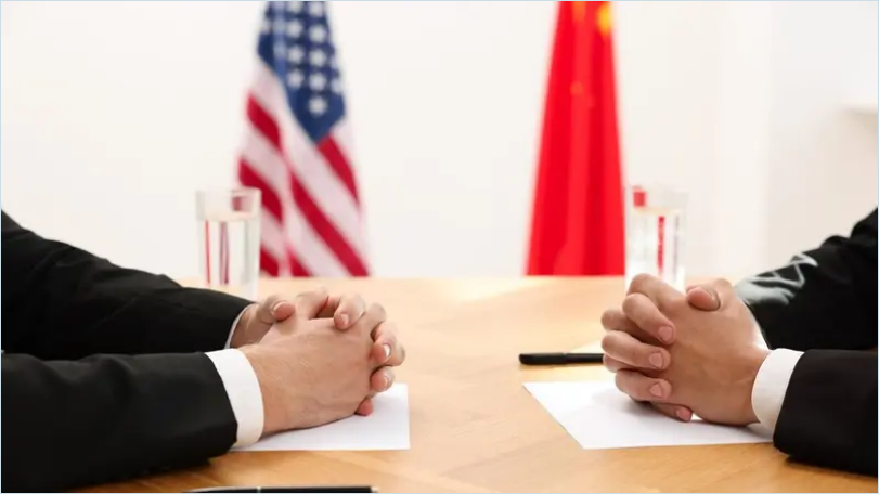 تصعيد مفاجئ.. ترامب يضاعف الرسوم إلى 100% رداً على "خنق" الصين للمعادن النادرة 1 999 2 8