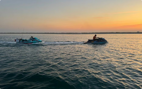 حرس الحدود بالشرقية ينقذ مواطنين تعطلت وسيلتهما البحرية في عرض البحر بالجبيل 1 999 228