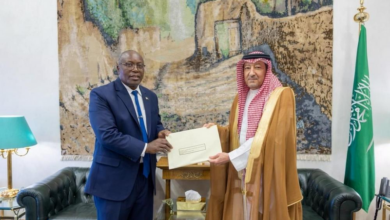 الملك سلمان يتلقى رسالة خطية من رئيس زيمبابوي 3 999 249