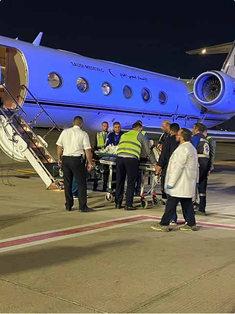 سفارة المملكة لدى القاهرة تنفذ عملية إخلاء طبي لمواطنَين سعودييْن حالتهما الطبية حرجة 1 9999 123