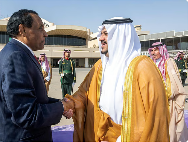 رئيس مجلس وزراء جمهورية السودان يغادر الرياض وفي مقدمة مودعيه نائب أمير المنطقة 1 Screenshot 2025 09 18 at 20 11 31 رئيس مجلس وزراء جمهورية السودان يغادر الرياض وفي مقدمة مودعيه نائب أمير المنطقة