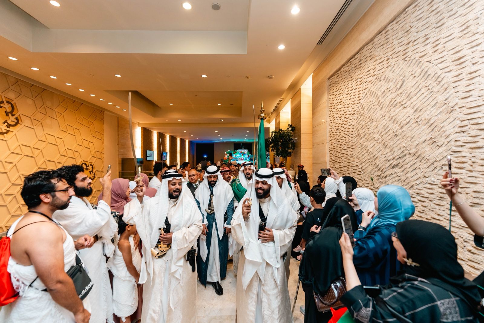 فنادق مكة سخّرت احتفالاتها لإشراك المعتمرين في فعاليات اليوم الوطني 4 WhatsApp Image 2025 09 21 at 3.53.23 PM