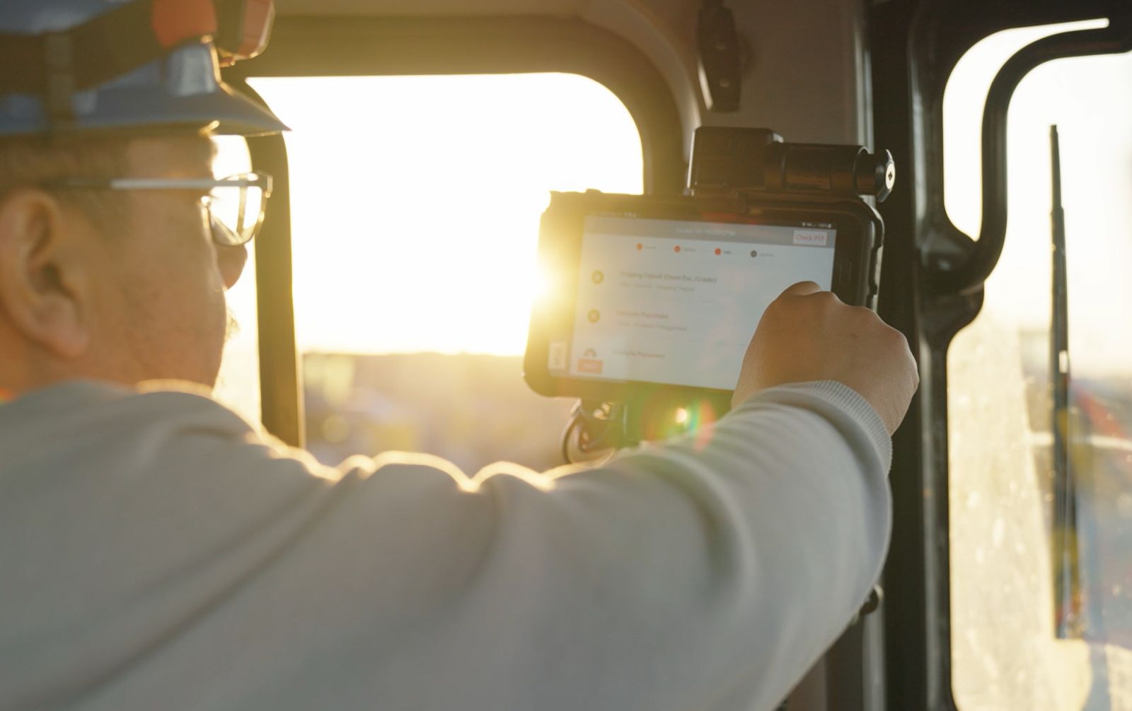 أكسيونا تطلق منصة رقمية مبتكرة لتعزيز كفاءة النقل والاستدامة في قطر 1 WhatsApp Image 2025 10 28 at 5.59.22 PM