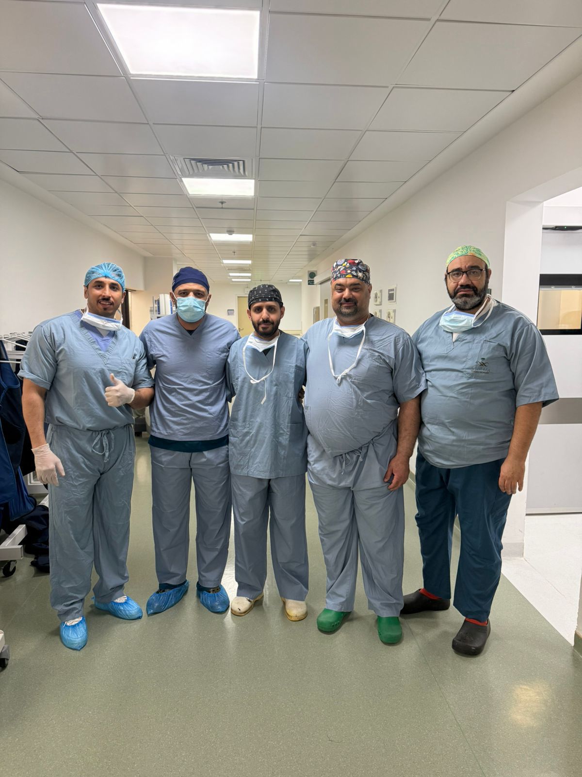 و فريق طبي بمستشفى الإيمان العام يُجري عملية تلبيس مفصل الركبة بنجاح 1 WhatsApp Image 2025 12 23 at 9.09.43 AM