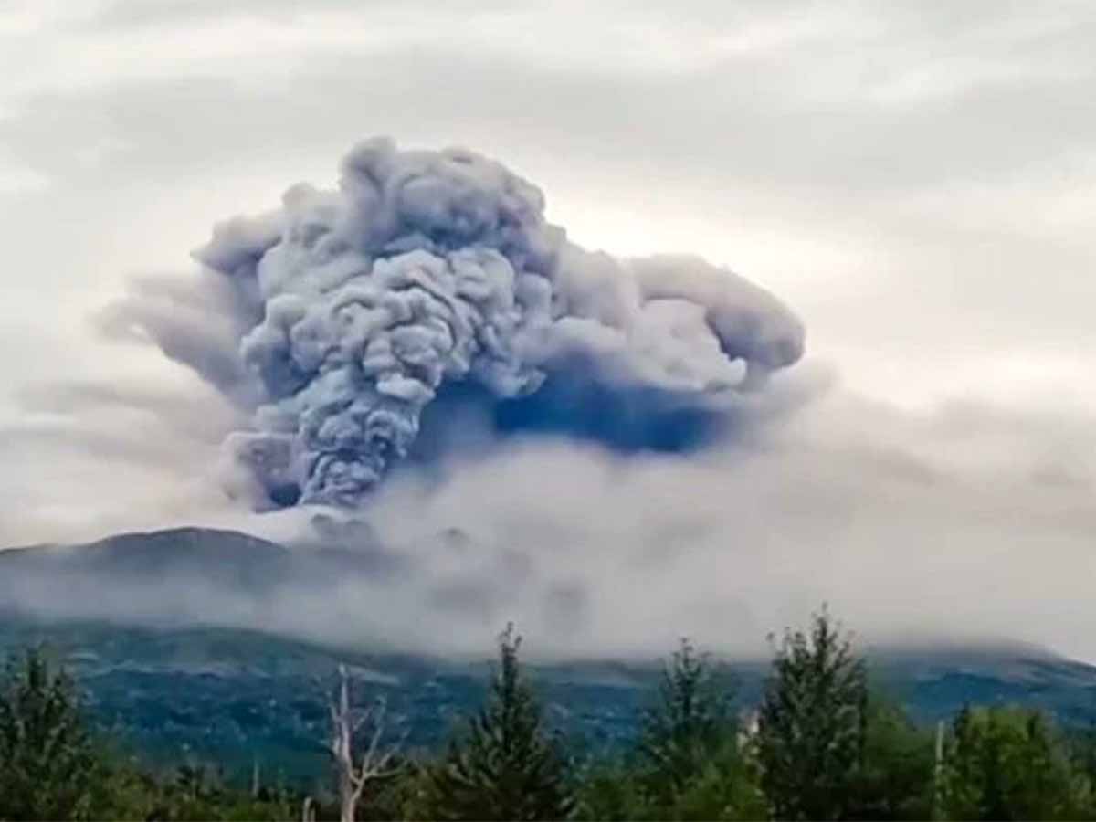 ثوران عنيف لبركان جبل شينموي في اليابان: قذف الرماد على ارتفاع 5.5 كيلومتر 1 c42c519d a3ce 4390 87cd ea8826fb54fa 780x470 2