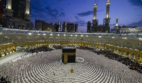 لرحلة إيمانية خاشعة.. "الحج والعمرة" تستعرض آداب الزيارة وسنن دخول الحرمين الشريفين 1 الحج والعمرة 1