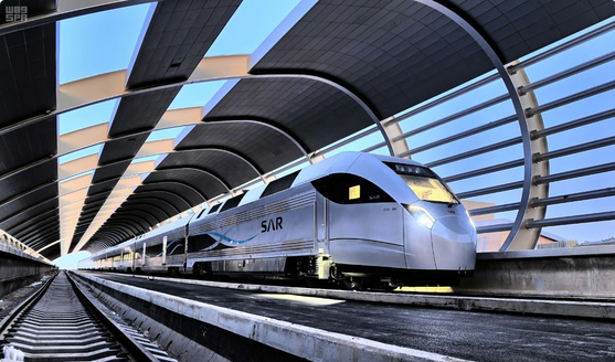 “سار” تطلق ممرًا لوجستيًا يربط موانئ الخليج بالأردن وشمال المملكة 1 سار