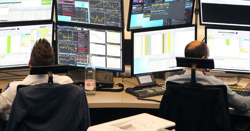 انتعاش الأسهم الأوروبية بعد أدنى مستوى في 3 أسابيع 1 علم 2 1